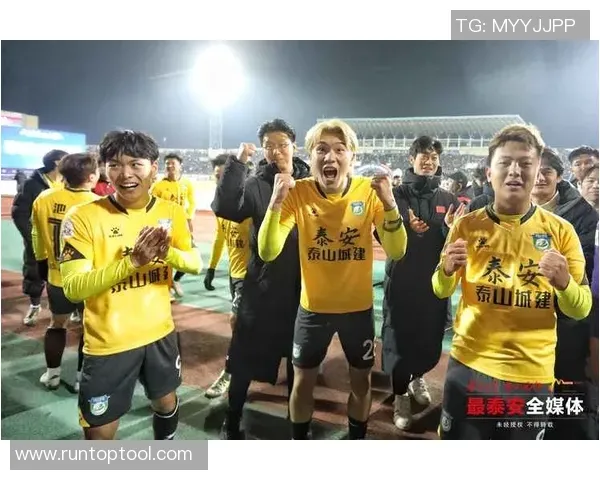 诺兰·莱恩在德州游骑兵队完成了生涯第 300 胜，全场观众起立鼓掌